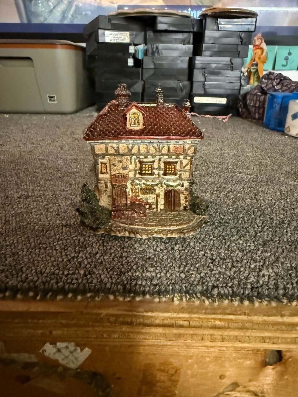 Department 56 Dickens' Village Miniatures Tuttle's Pub and Lodging Livery, 1987